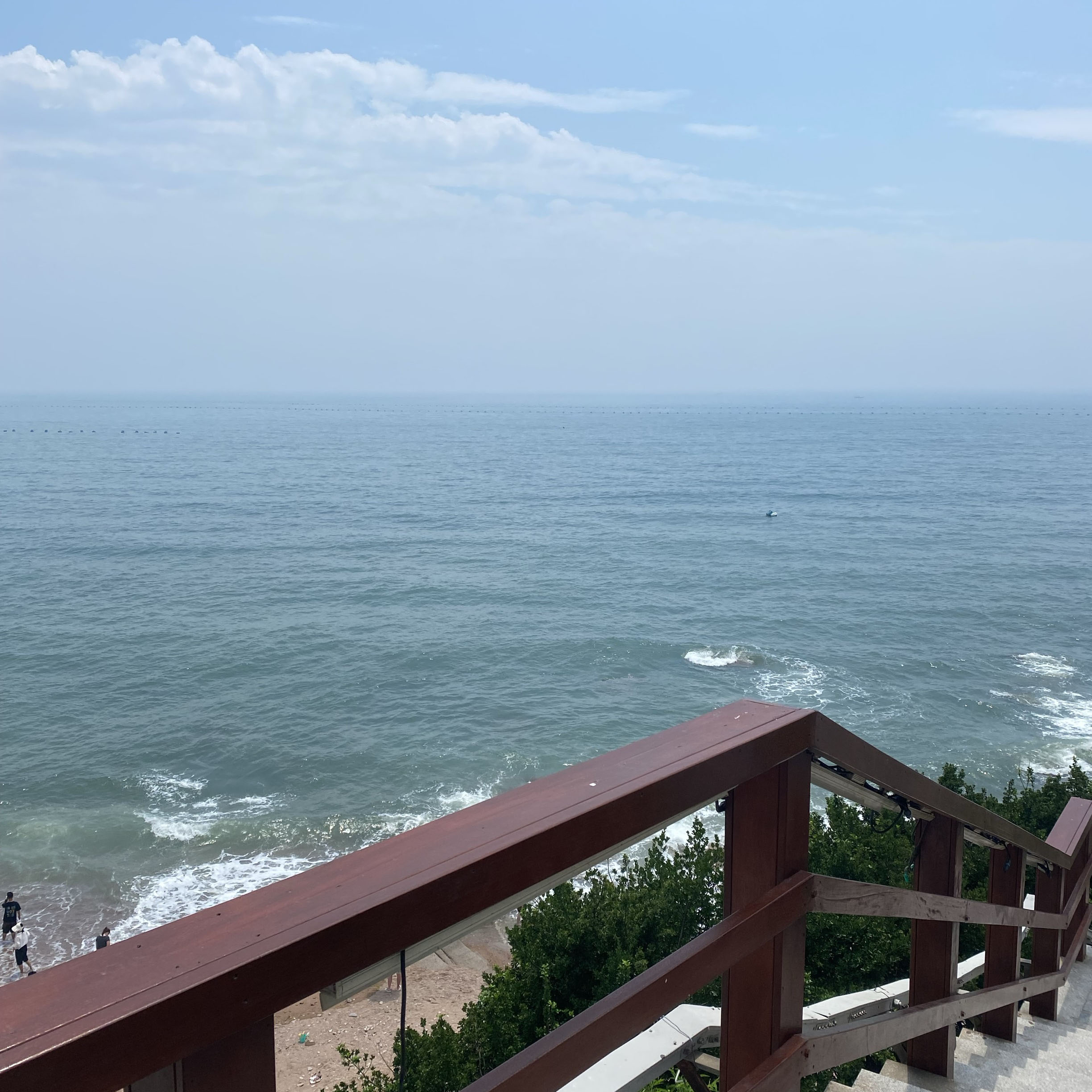 The sea photographed from the bridge.