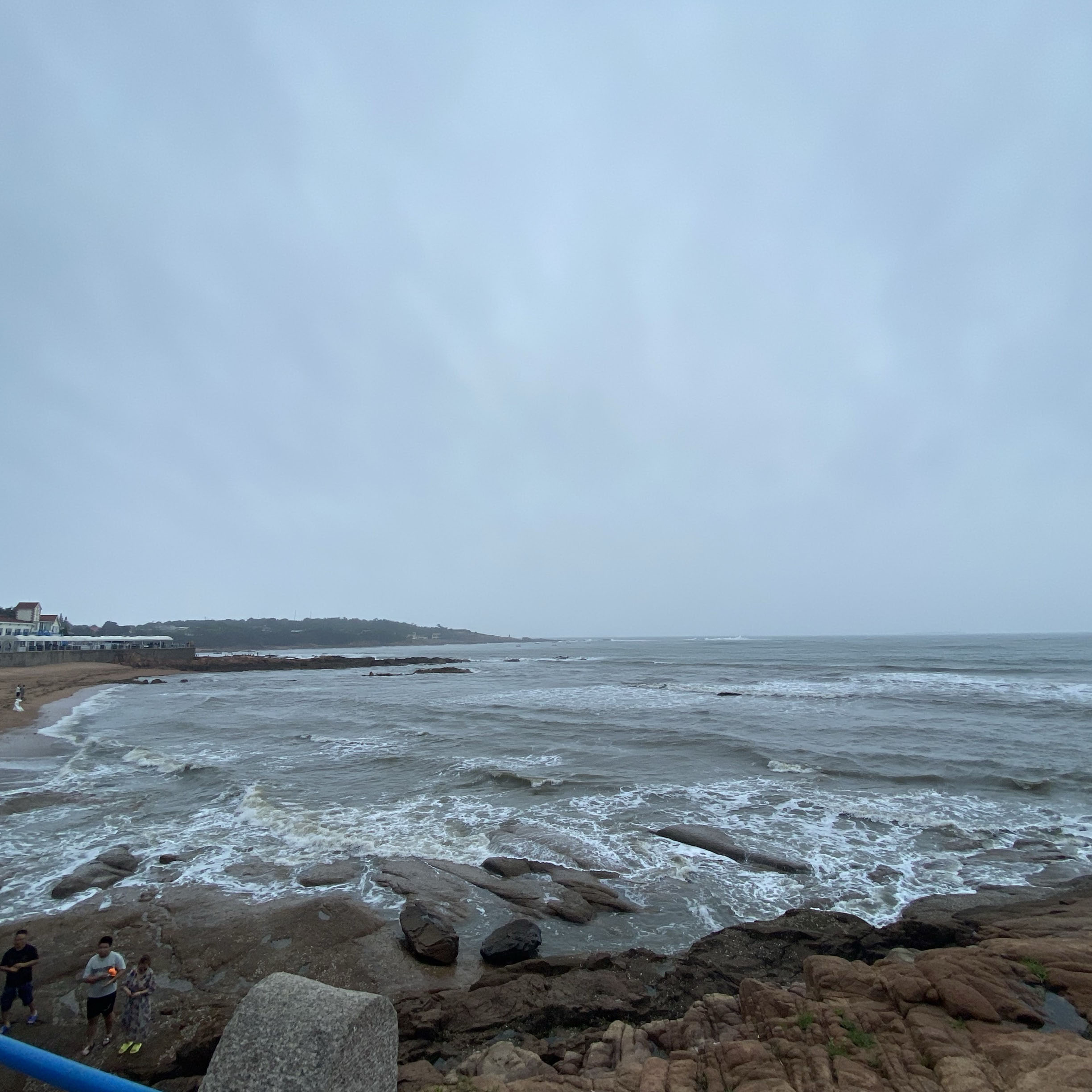 pThe sea photographed from the bridge.
